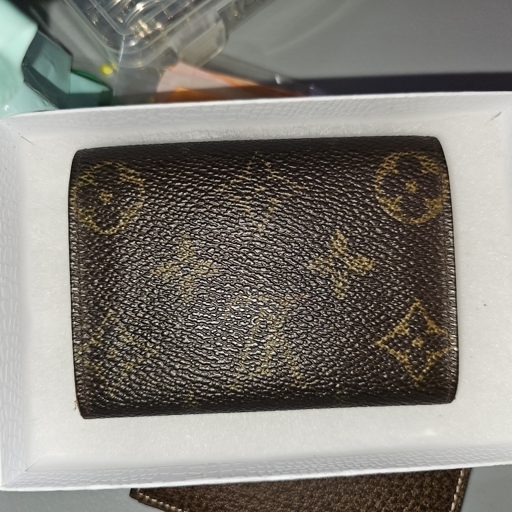 EUC Louis Vuitton Compact Wallet - Picture 5 of 9